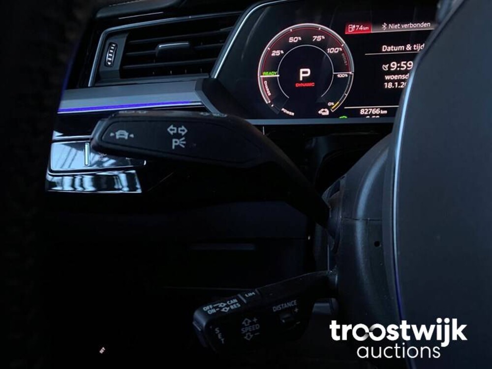 Audi e-tron EDITION ONE 55 Quattro Advanced 95 kWh 215pk 2018 -Orig NL-, XH-842-D