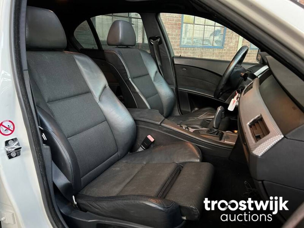 BMW 530i M-Sport E60 231pk 2004 5-serie Auto
