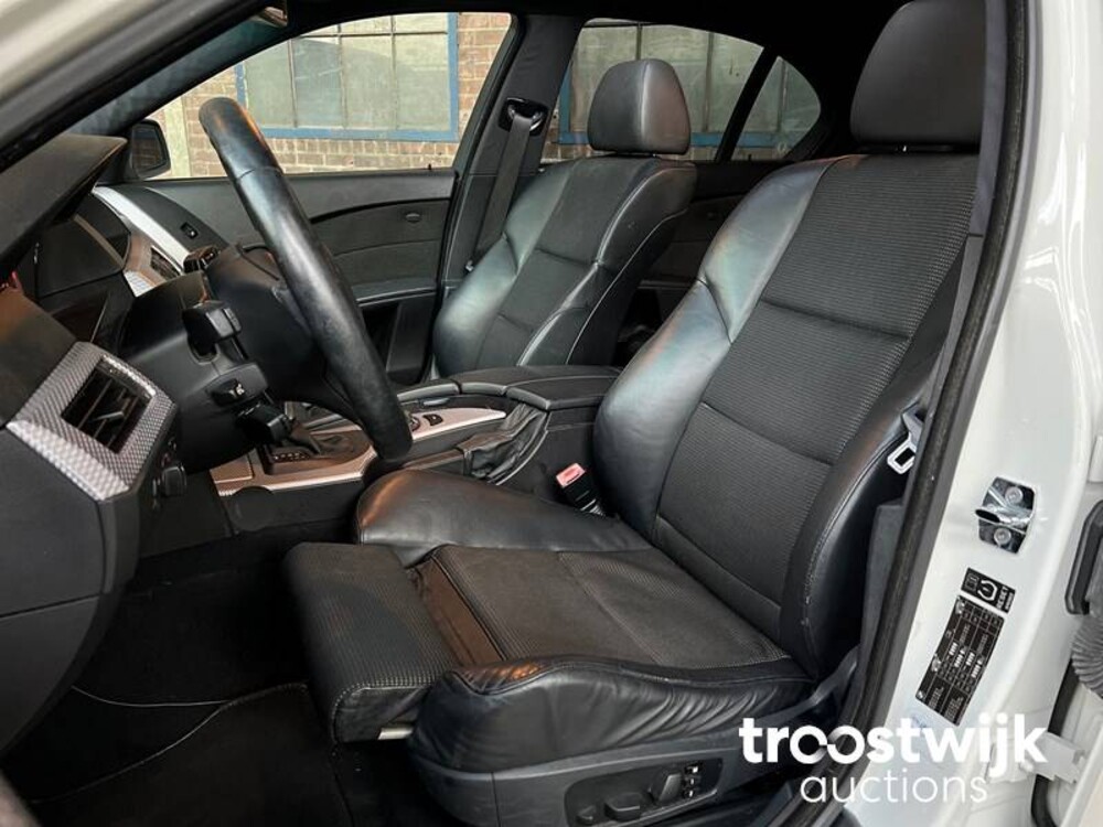 BMW 530i M-Sport E60 231pk 2004 5-serie Auto