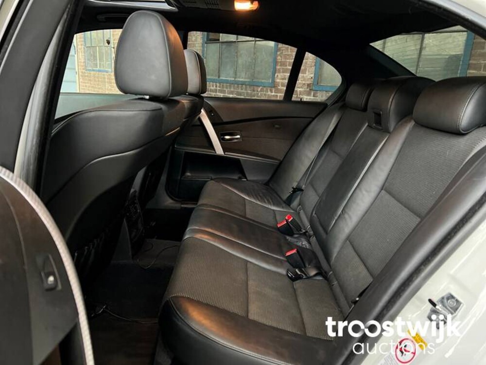 BMW 530i M-Sport E60 231pk 2004 5-serie Auto