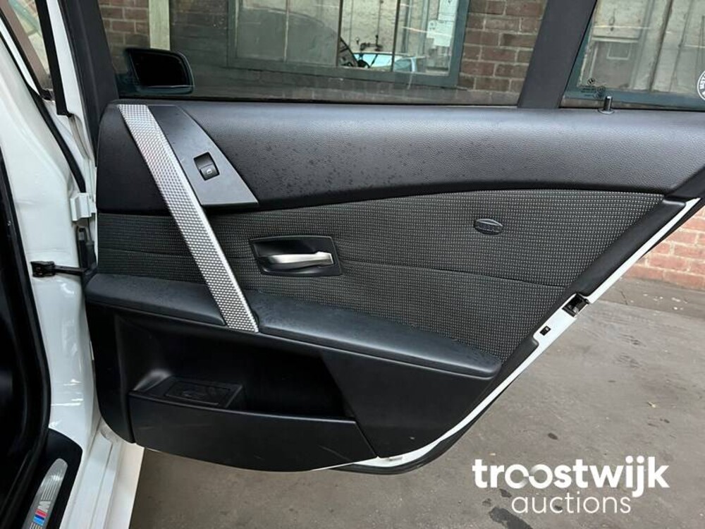 BMW 530i M-Sport E60 231pk 2004 5-serie Auto