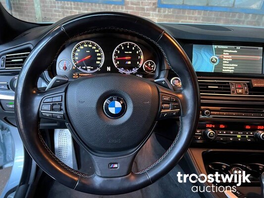 BMW M5 V8 4.4 5-serie Car
