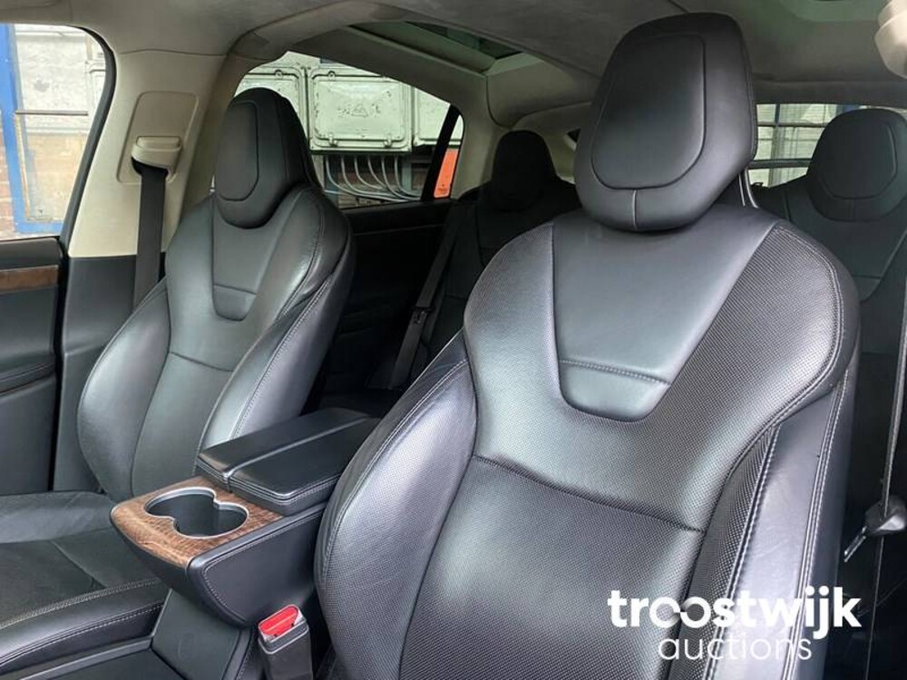 Tesla Model X 90D Base Auto