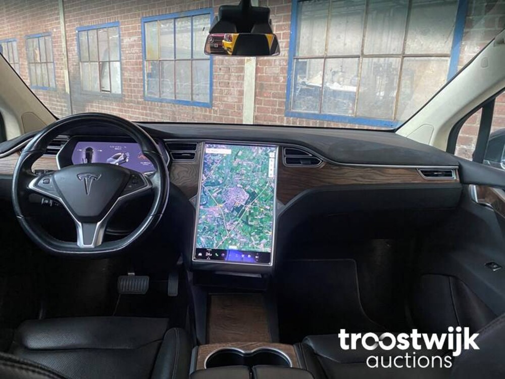 Tesla Model X 90D Base Auto