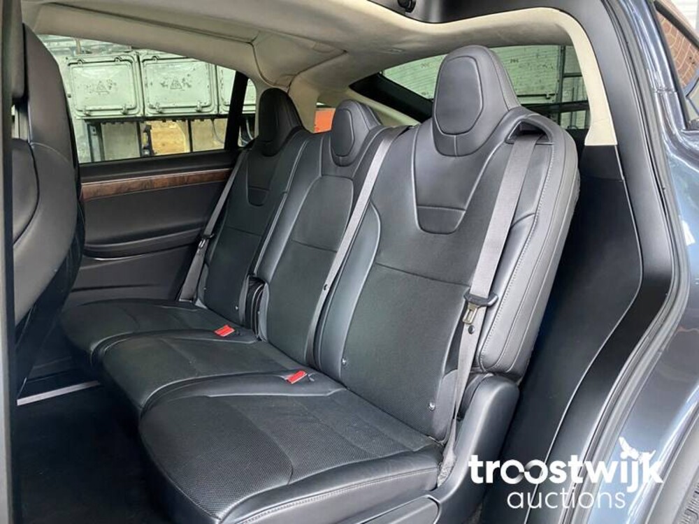 Tesla Model X 90D Base Auto