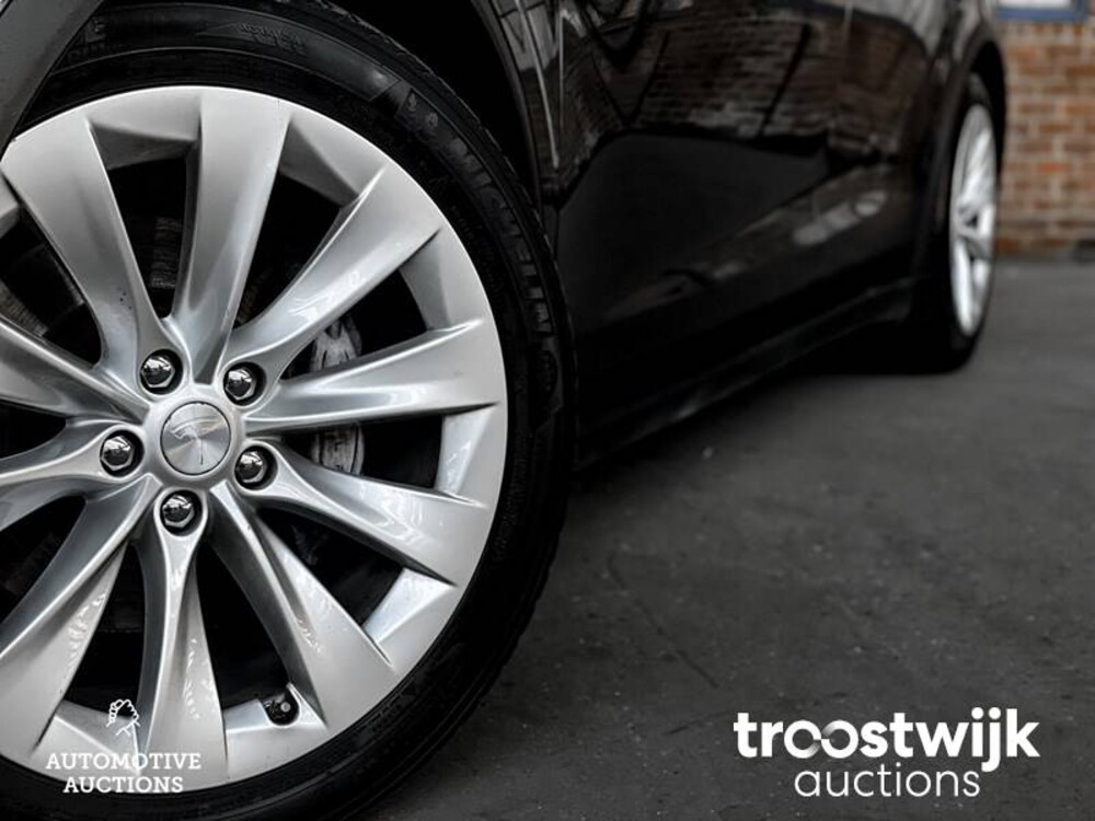 Tesla Model X 90D Base Auto