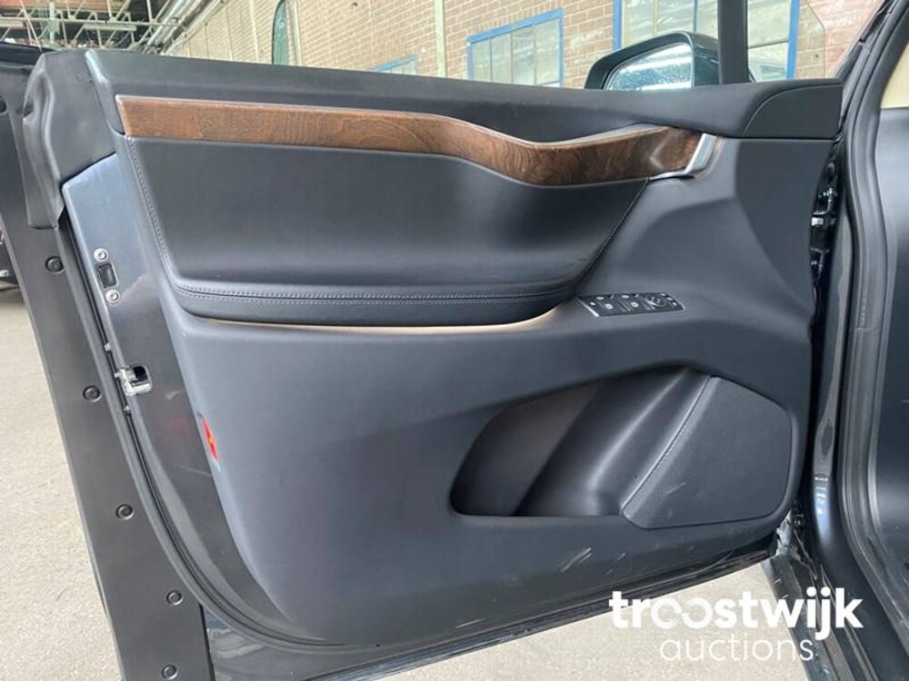 Tesla Model X 90D Base Auto