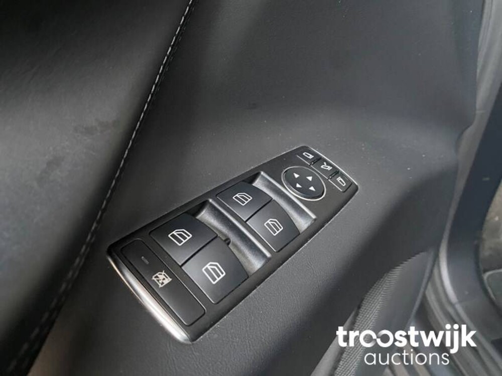 Tesla Model X 90D Base Auto