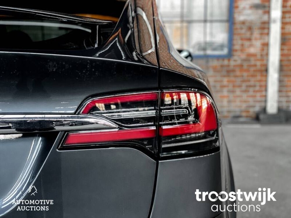 Tesla Model X 90D Base Auto