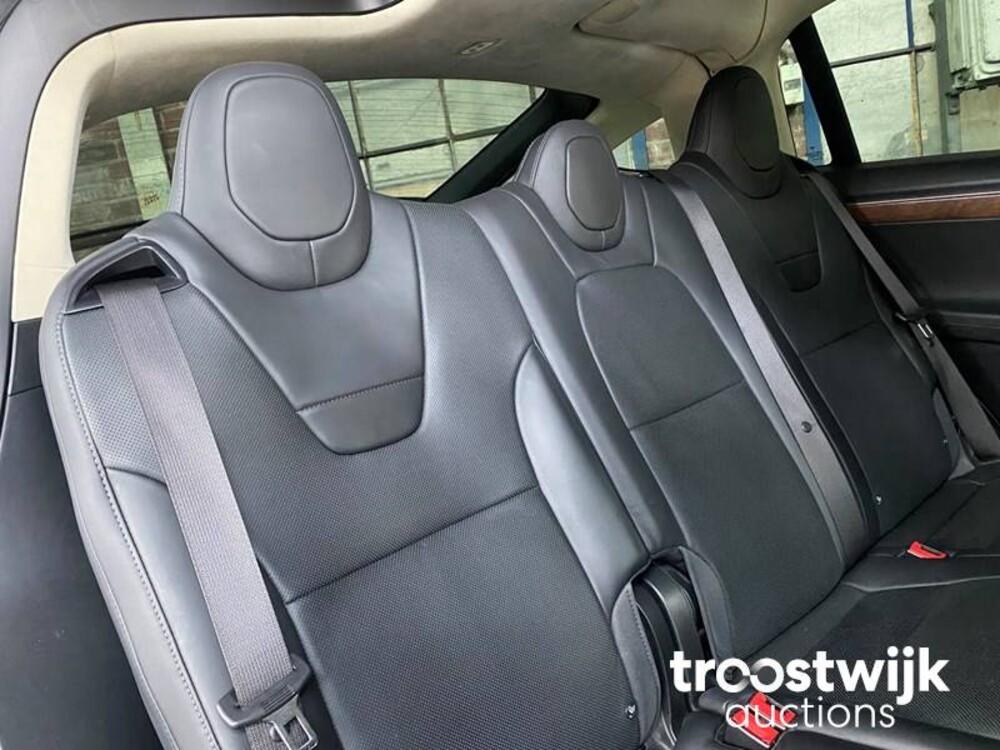 Tesla Model X 90D Base Auto