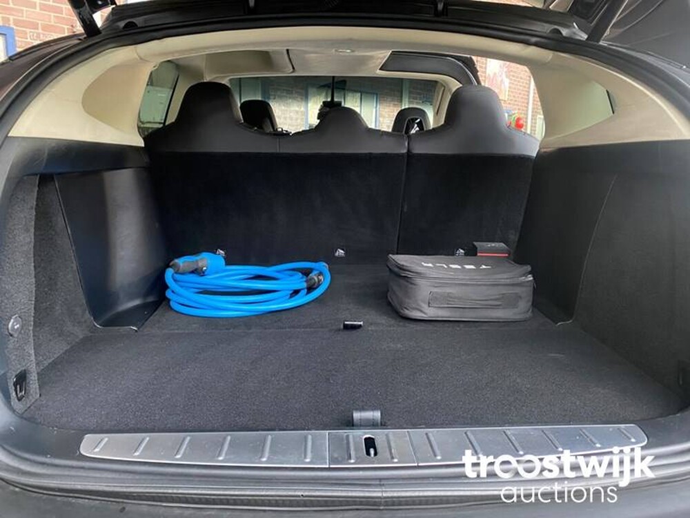 Tesla Model X 90D Base Auto