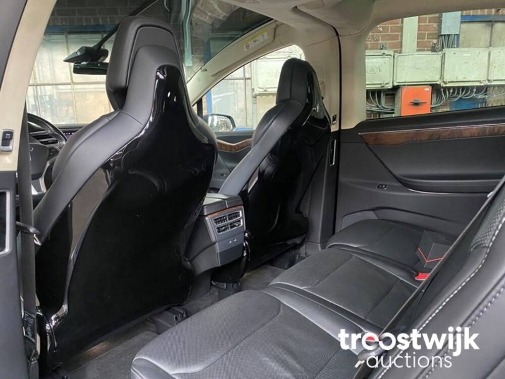 Tesla Model X 90D Base Auto