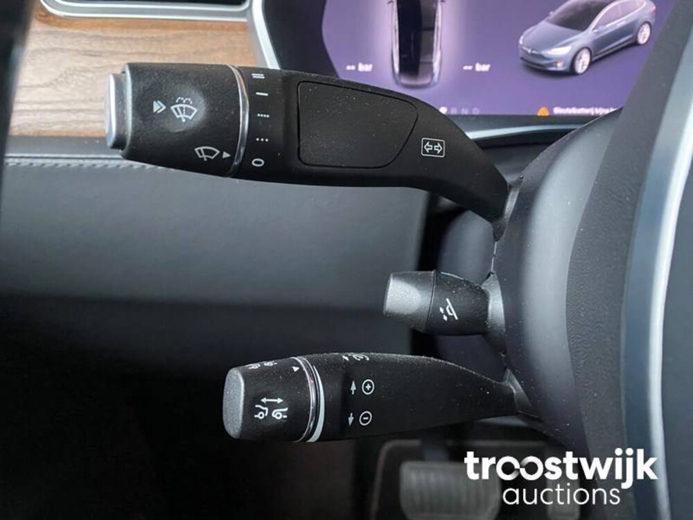 Tesla Model X 90D Base Auto