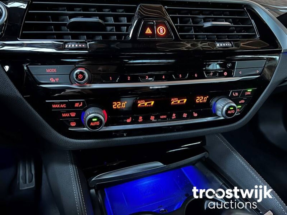 BMW 530d M-Pakket High Executive 5-serie -Orig. NL- Facelift 286pk 2021, K-747-SL -Fabrieksgarantie-