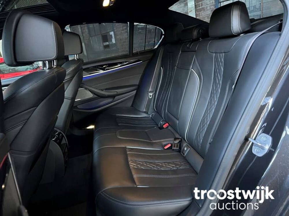 BMW 530d M-Pakket High Executive 5-serie -Orig. NL- Facelift 286pk 2021, K-747-SL -Fabrieksgarantie-
