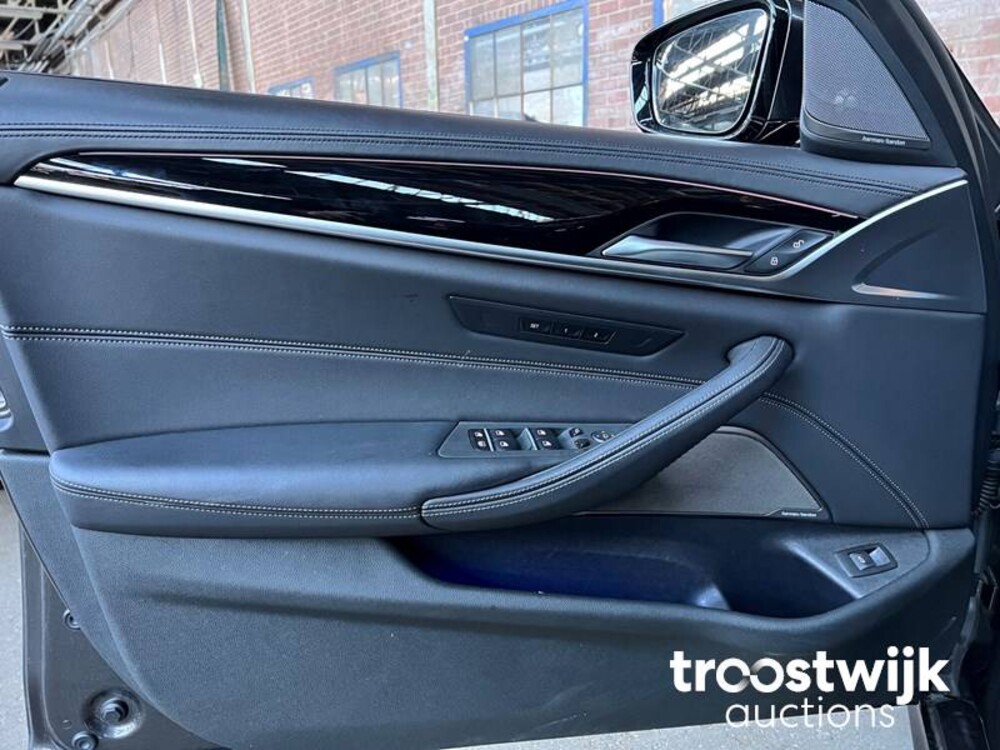 BMW 530d M-Pakket High Executive 5-serie -Orig. NL- Facelift 286pk 2021, K-747-SL -Fabrieksgarantie-