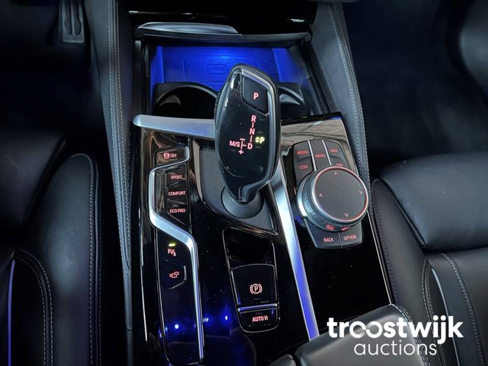 BMW 530d M-Pakket High Executive 5-serie -Orig. NL- Facelift 286pk 2021, K-747-SL -Fabrieksgarantie-