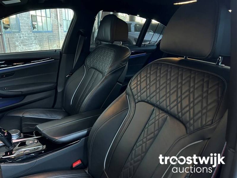 BMW 530d M-Pakket High Executive 5-serie -Orig. NL- Facelift 286pk 2021, K-747-SL -Fabrieksgarantie-