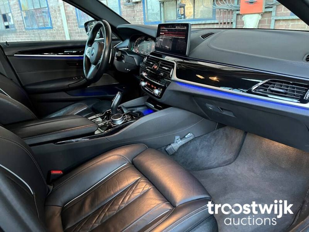 BMW 530d M-Pakket High Executive 5-serie -Orig. NL- Facelift 286pk 2021, K-747-SL -Fabrieksgarantie-