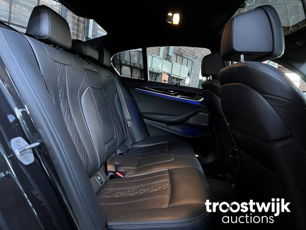 BMW 530d M-Pakket High Executive 5-serie -Orig. NL- Facelift 286pk 2021, K-747-SL -Fabrieksgarantie-