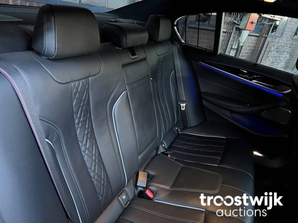 BMW 530d M-Pakket High Executive 5-serie -Orig. NL- Facelift 286pk 2021, K-747-SL -Fabrieksgarantie-