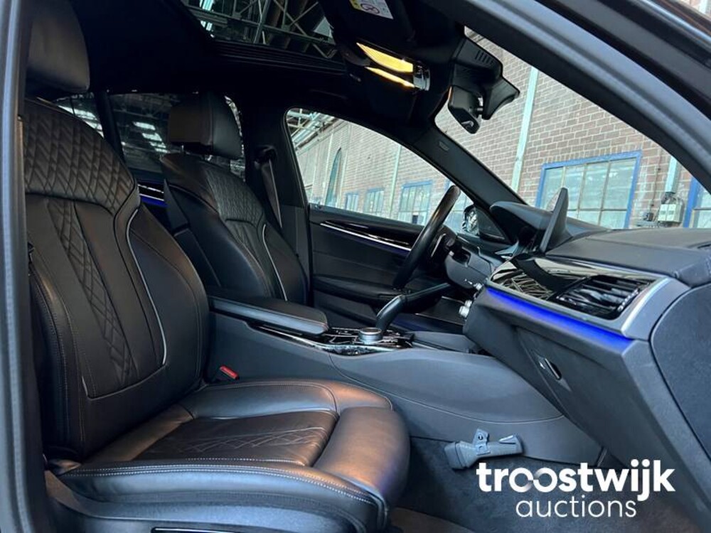 BMW 530d M-Pakket High Executive 5-serie -Orig. NL- Facelift 286pk 2021, K-747-SL -Fabrieksgarantie-