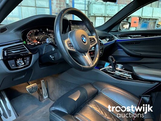 BMW 530d M-Pakket High Executive 5-serie -Orig. NL- Facelift 286pk 2021, K-747-SL -Fabrieksgarantie-