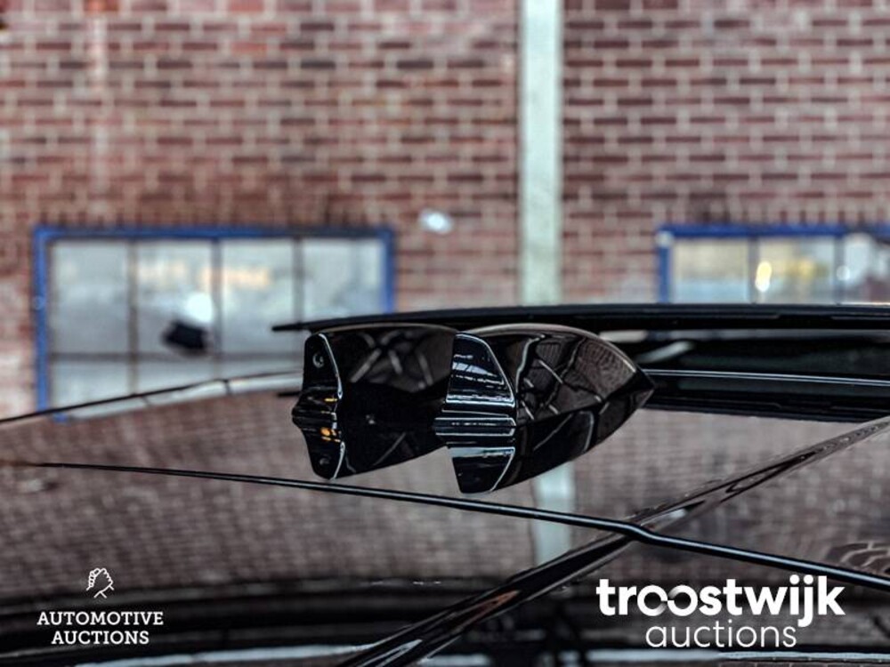 Land Rover Range Rover D350 First Edition Auto