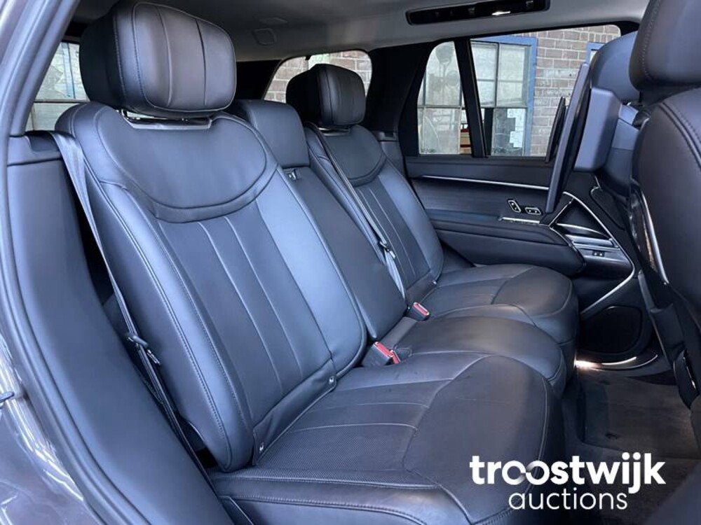 Land Rover Range Rover D350 First Edition Auto