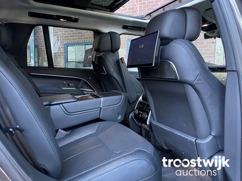 Land Rover Range Rover D350 First Edition Auto