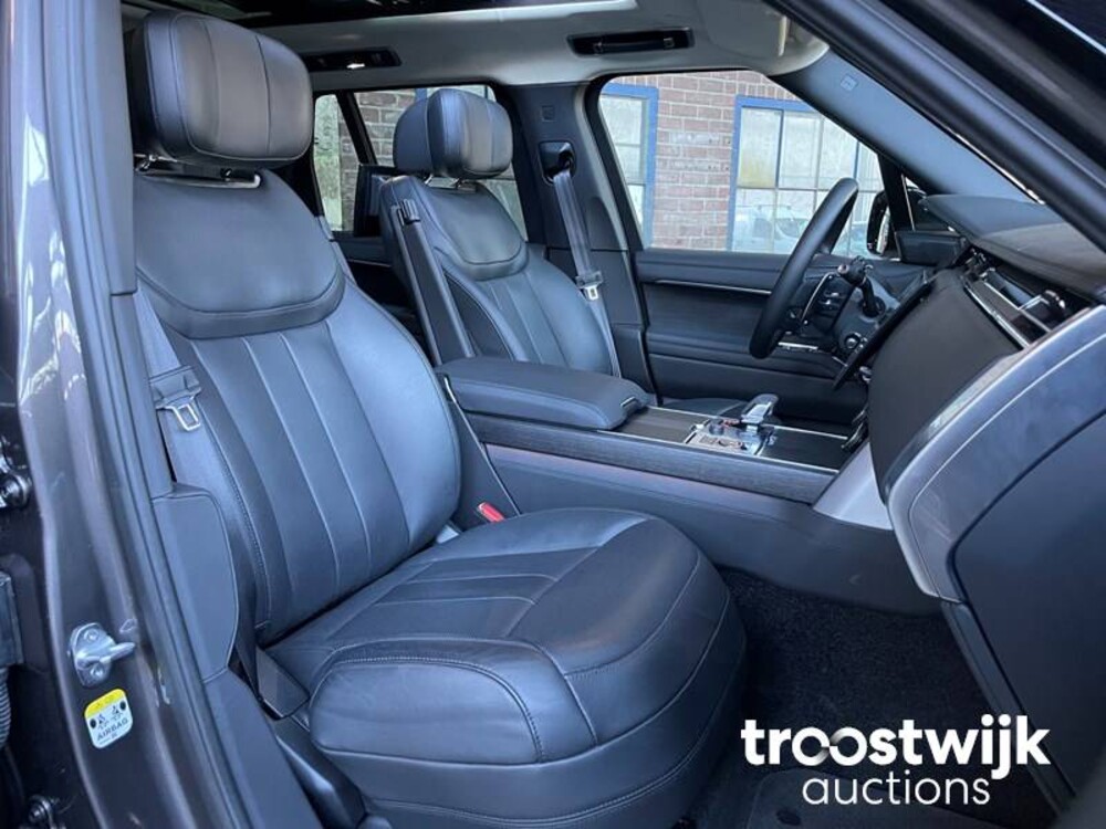 Land Rover Range Rover D350 First Edition Auto