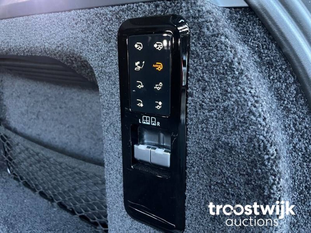 Land Rover Range Rover D350 First Edition Auto