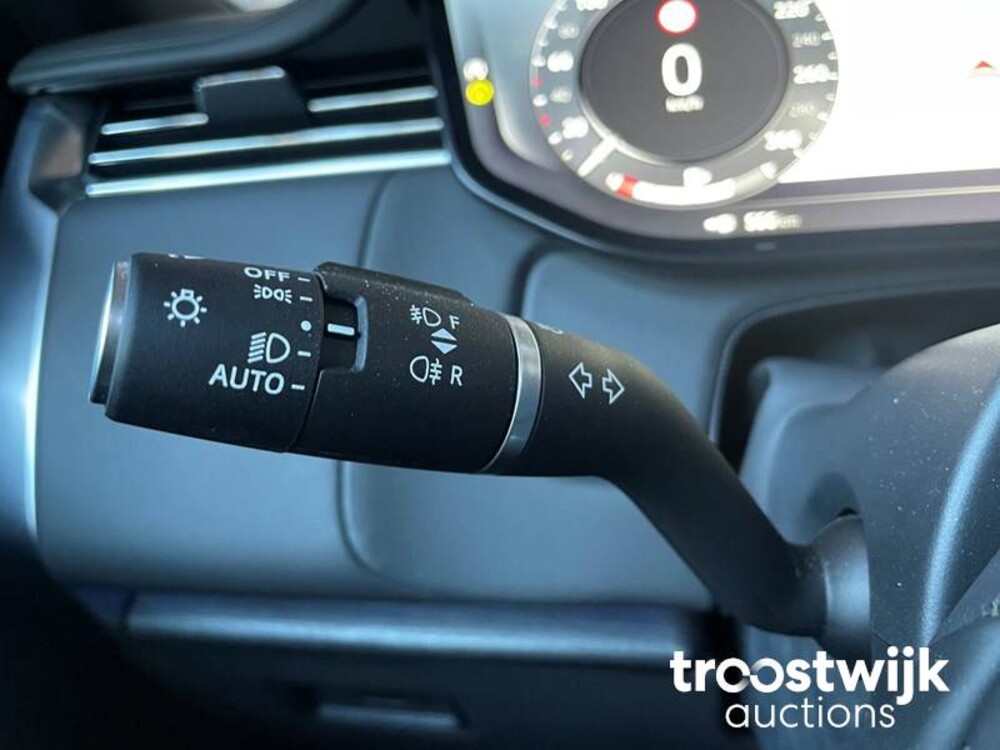 Land Rover Range Rover D350 First Edition Auto