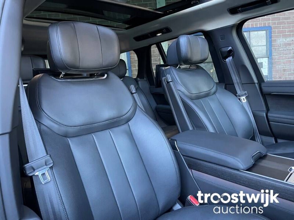 Land Rover Range Rover D350 First Edition Auto