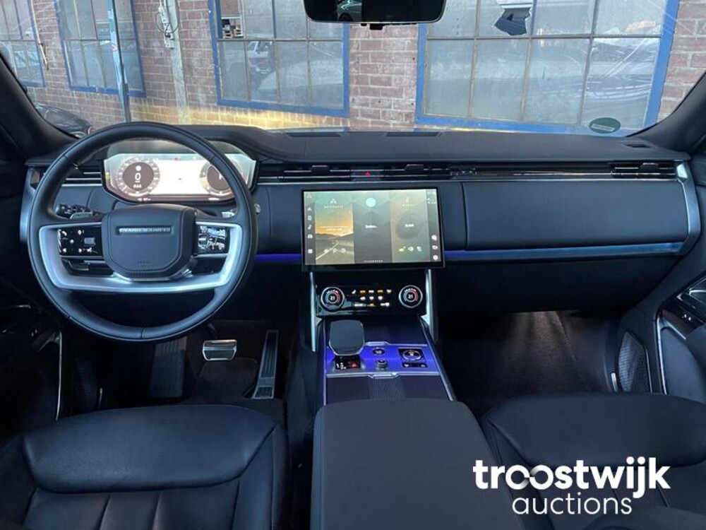 Land Rover Range Rover D350 First Edition Auto