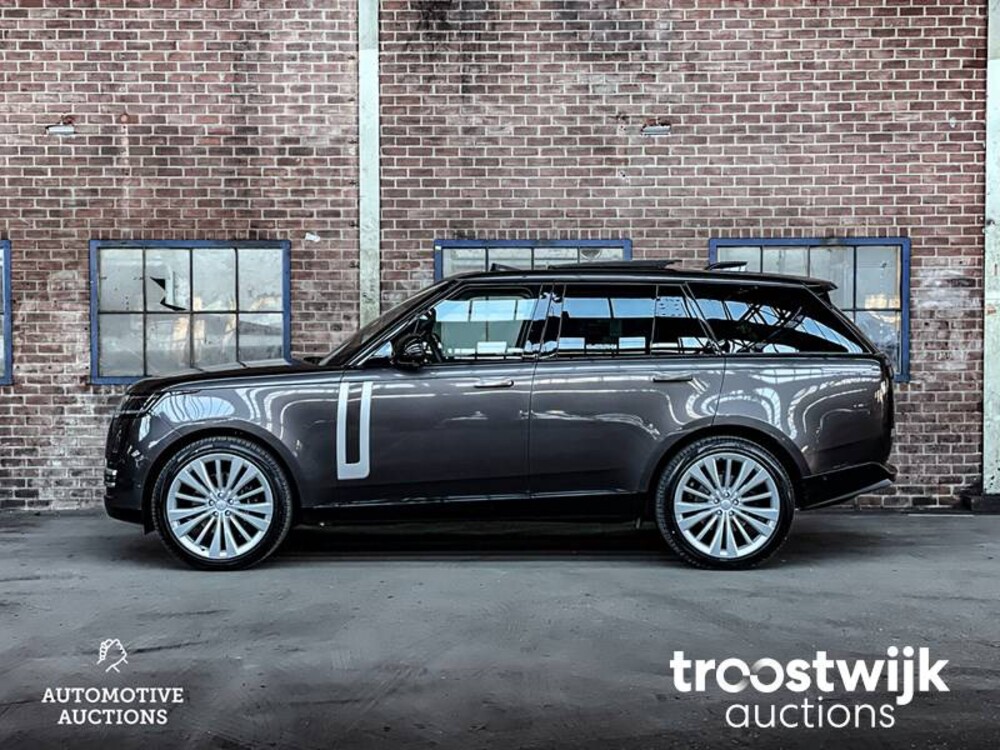 Land Rover Range Rover D350 First Edition Auto