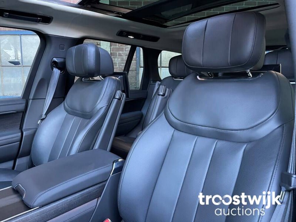 Land Rover Range Rover D350 First Edition Auto