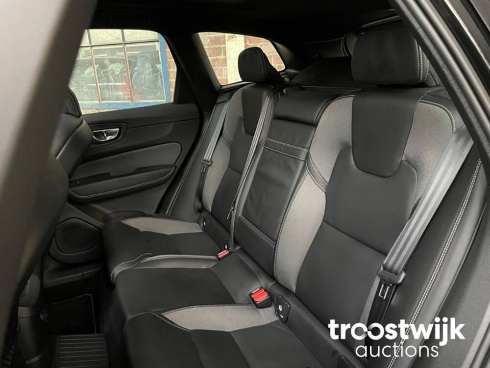 Volvo XC60 T8 R-Design 390pk 2021 -Fabrieksgarantie-