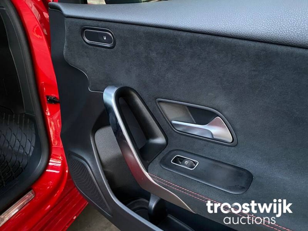 Mercedes-Benz A180 Business Solution AMG Night Upgrade A-Klasse 136pk 2019, XS-253-H