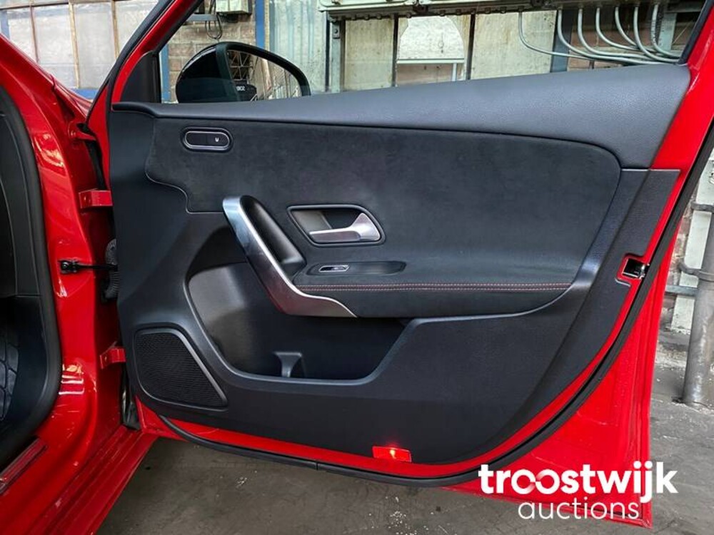 Mercedes-Benz A180 Business Solution AMG Night Upgrade A-Klasse 136pk 2019, XS-253-H