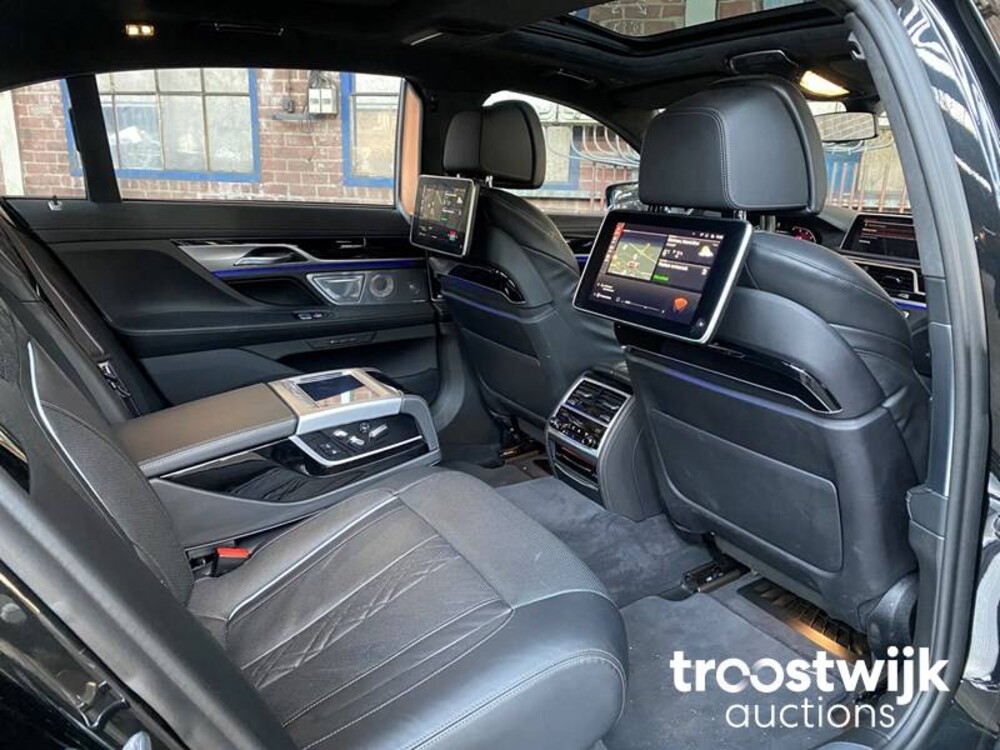 BMW M760Li xDrive High Executive Auto
