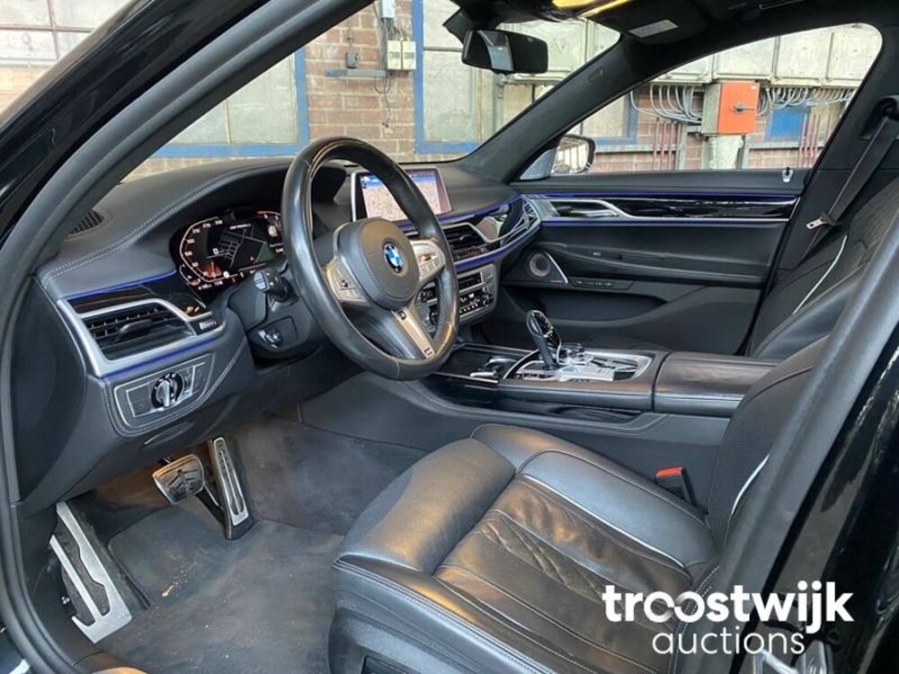 BMW M760Li xDrive High Executive Auto