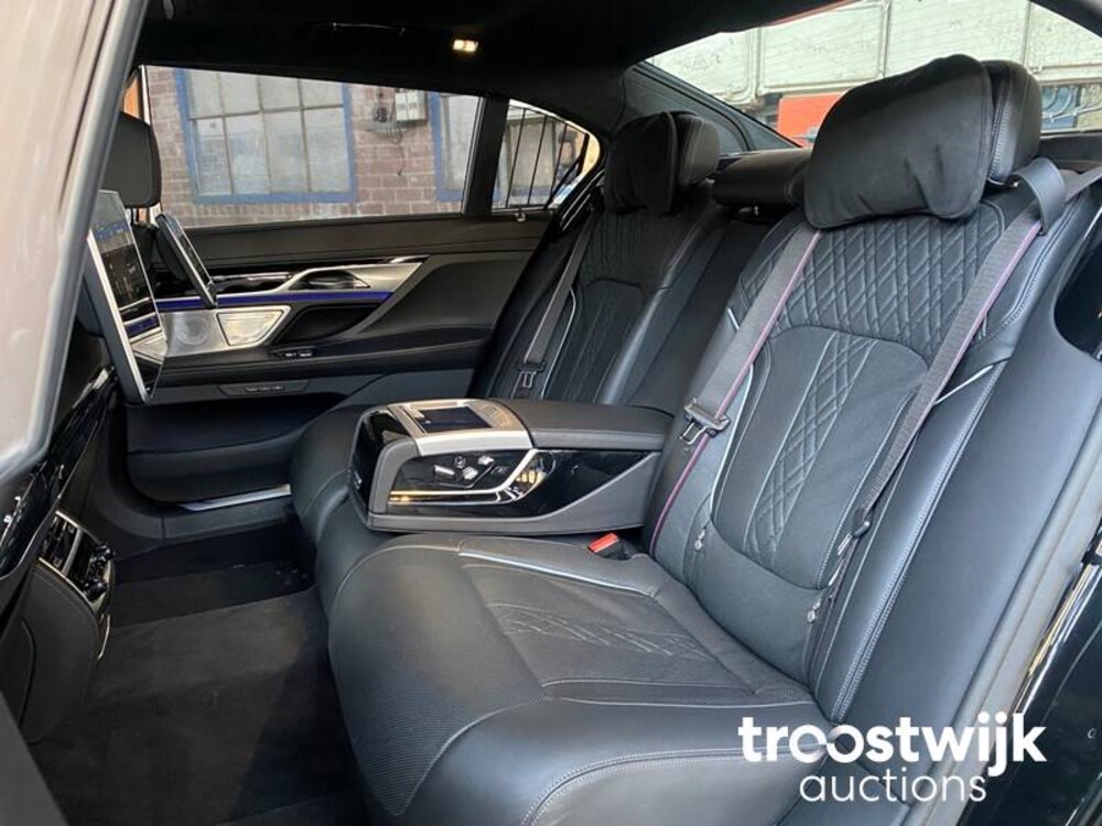 BMW M760Li xDrive High Executive Auto