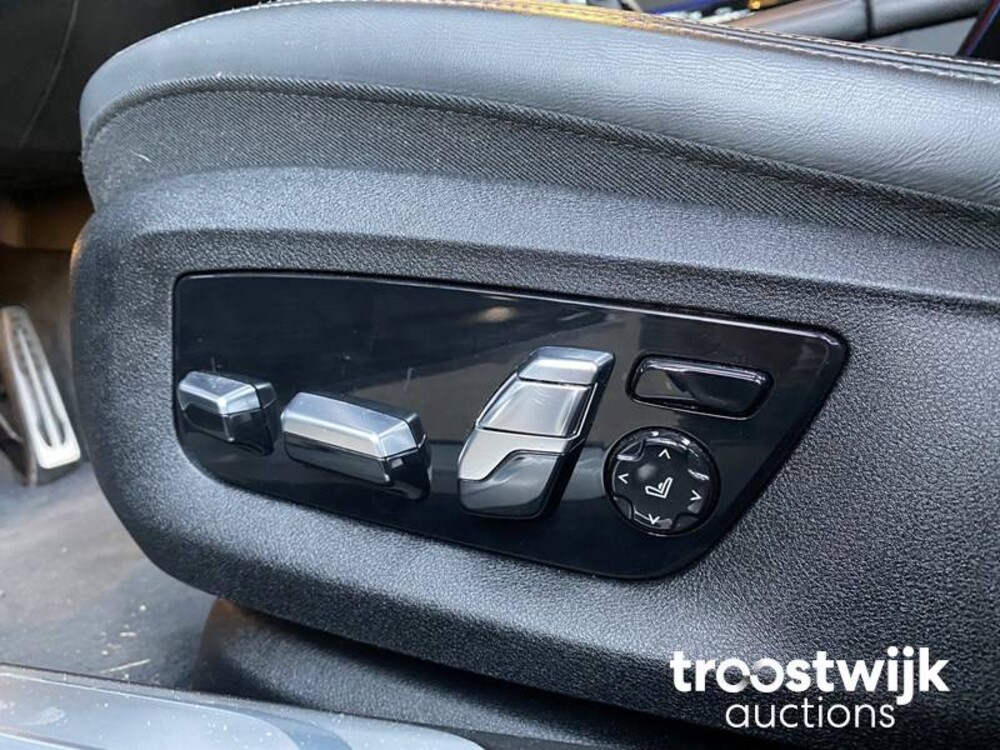 BMW M760Li xDrive High Executive Auto