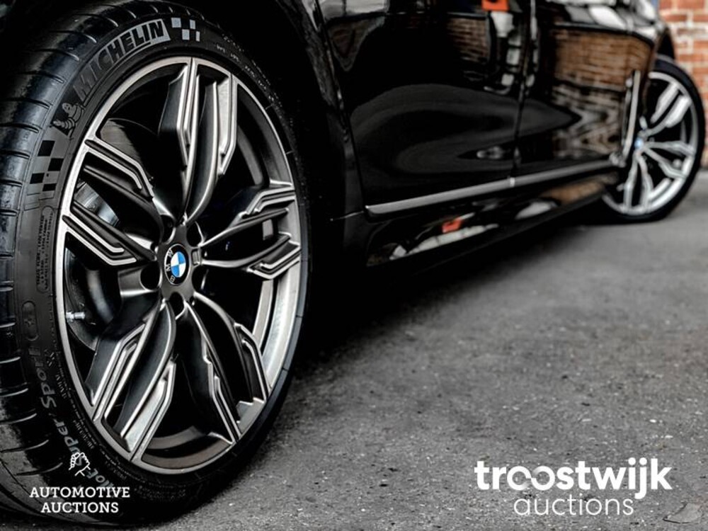 BMW M760Li xDrive High Executive Auto
