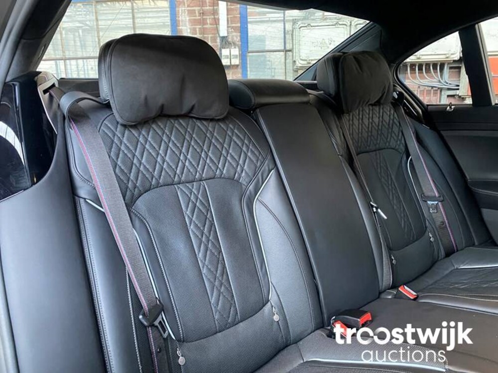 BMW M760Li xDrive High Executive Auto