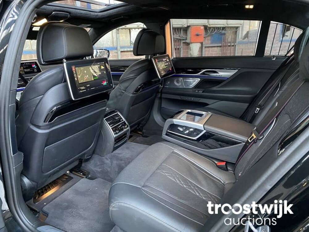BMW M760Li xDrive High Executive Auto
