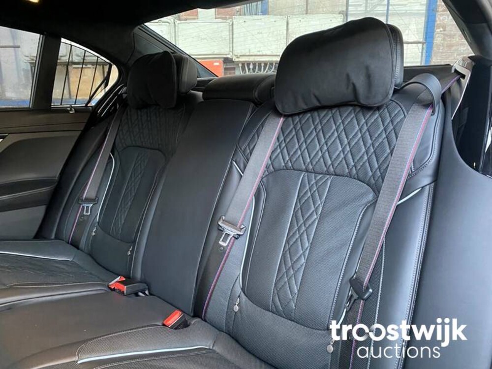 BMW M760Li xDrive High Executive Auto