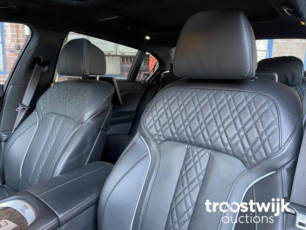 BMW M760Li xDrive High Executive Auto
