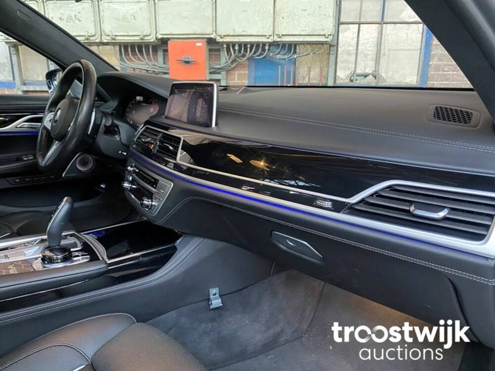 BMW M760Li xDrive High Executive Auto